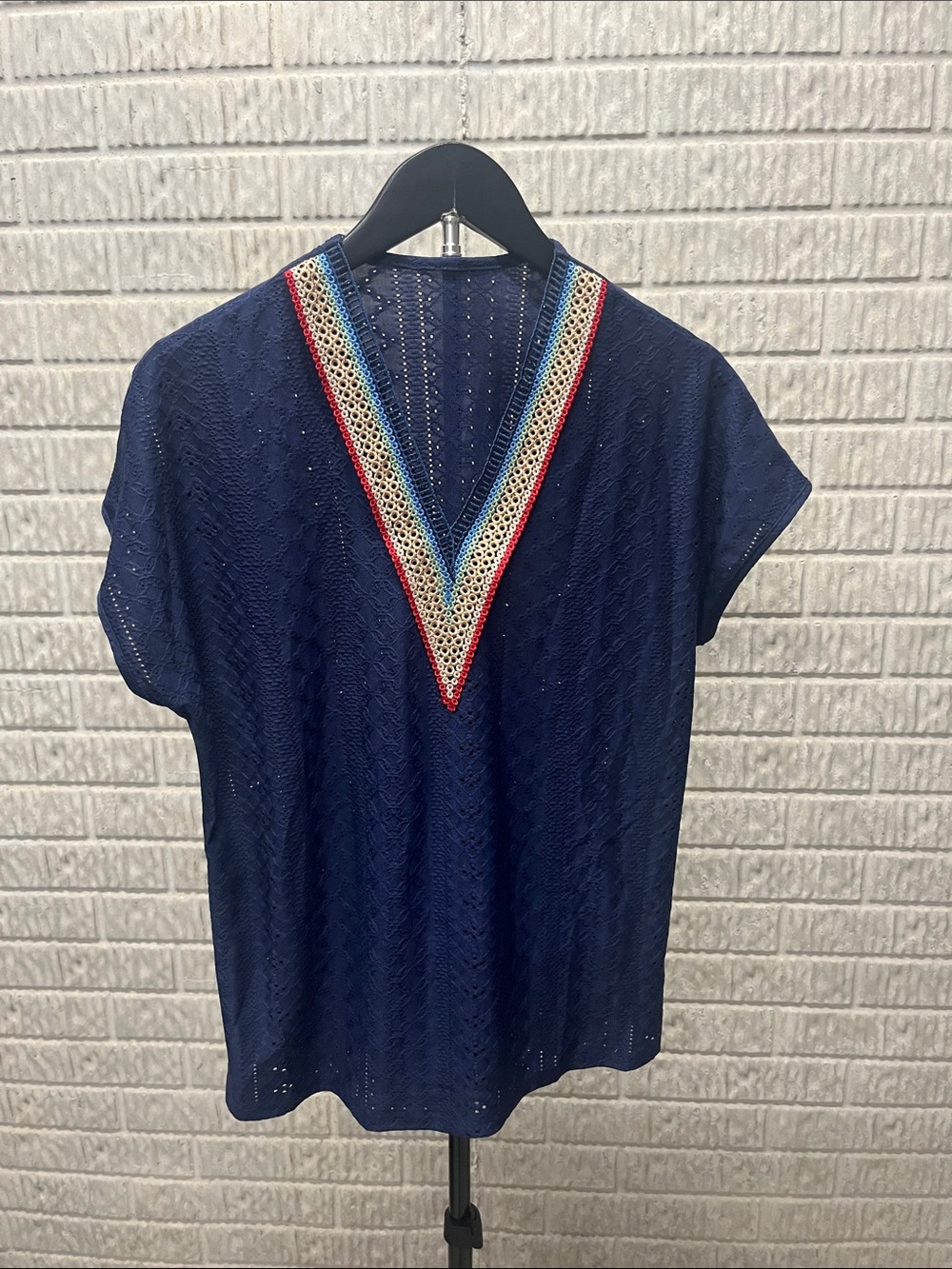 Cupshe Navy Short Sleeve Top with Multicolor Crochet V-Neck